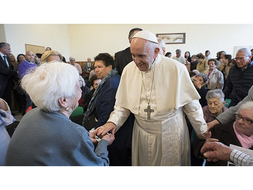 Popiežius: seneliai, jūs nesate stebėtojai, jūs turite naują misiją!
